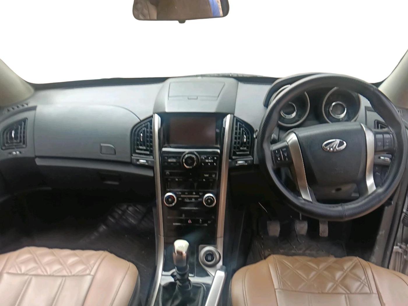 2021 Mahindra XUV500 W7, Diesel, Manual, 1,47,063 km, interior