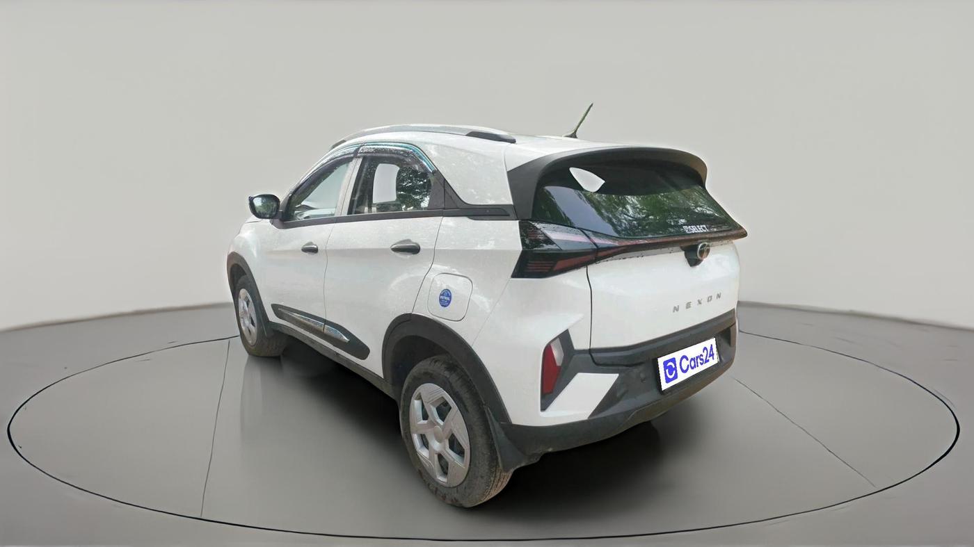 2026 Tata NEXON Smart Plus 1.2 Revotron 6 AMT, Petrol, Automatic, 1,810 km, exterior