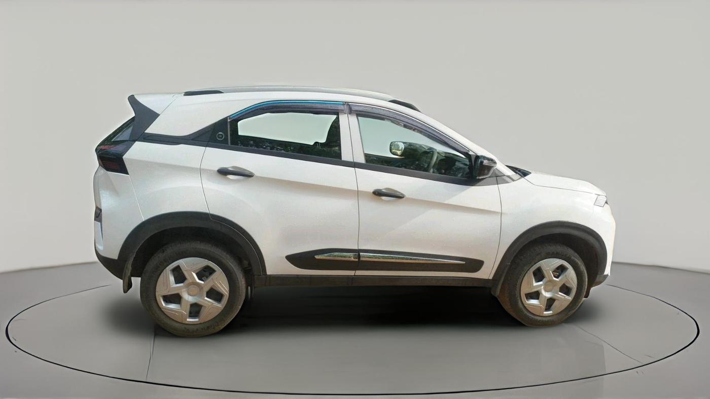 2026 Tata NEXON Smart Plus 1.2 Revotron 6 AMT, Petrol, Automatic, 1,810 km, exterior