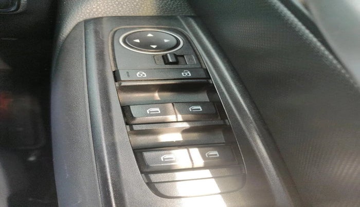 2022 KIA SONET HTK 1.2, Petrol, Manual, 35,661 km, interior