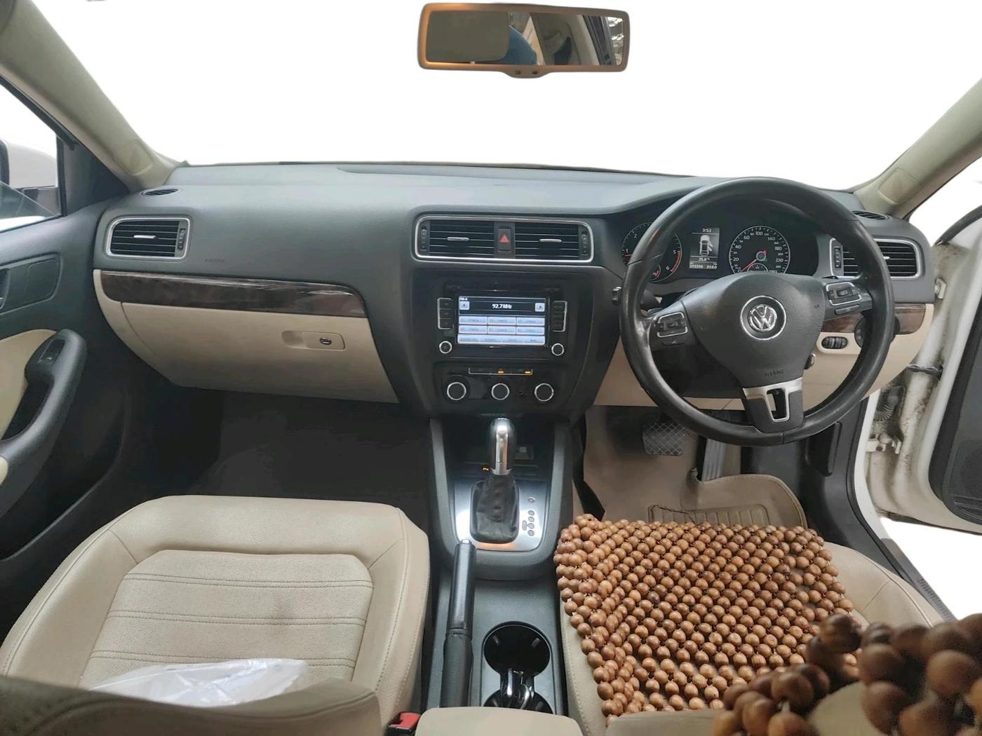 2012 Volkswagen Jetta HIGHLINE TDI AT, Diesel, Automatic, 2,11,416 km, interior