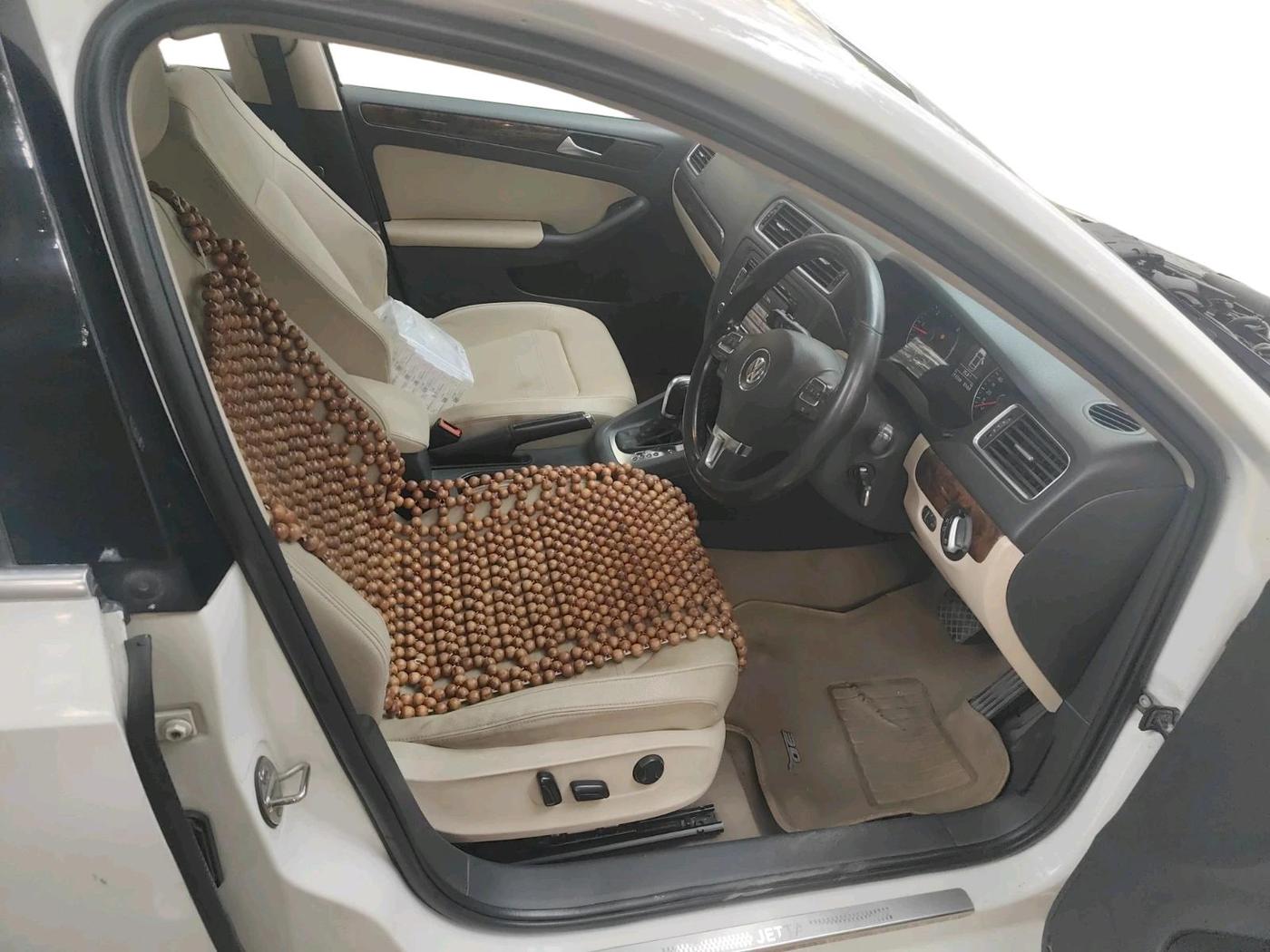 2012 Volkswagen Jetta HIGHLINE TDI AT, Diesel, Automatic, 2,11,416 km, interior