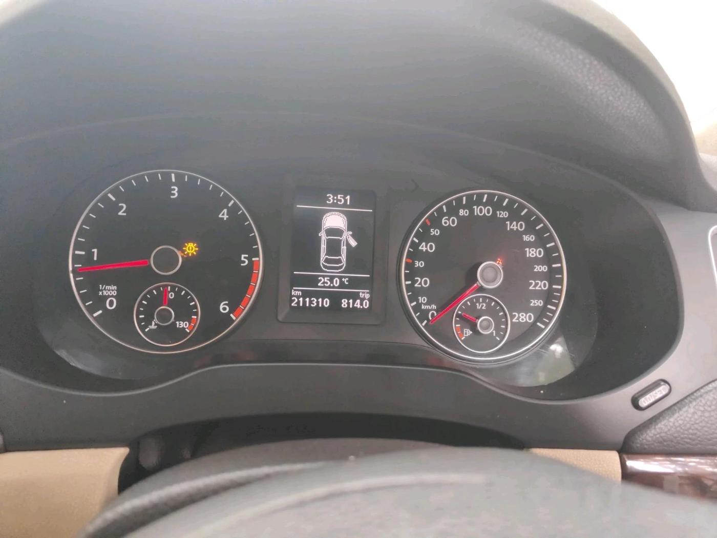 2012 Volkswagen Jetta HIGHLINE TDI AT, Diesel, Automatic, 2,11,416 km, interior