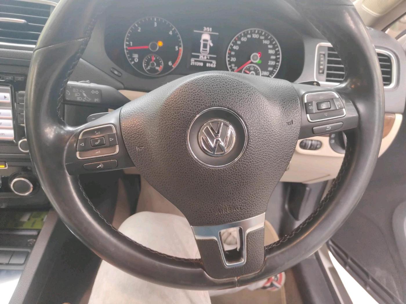 2012 Volkswagen Jetta HIGHLINE TDI AT, Diesel, Automatic, 2,11,416 km, interior