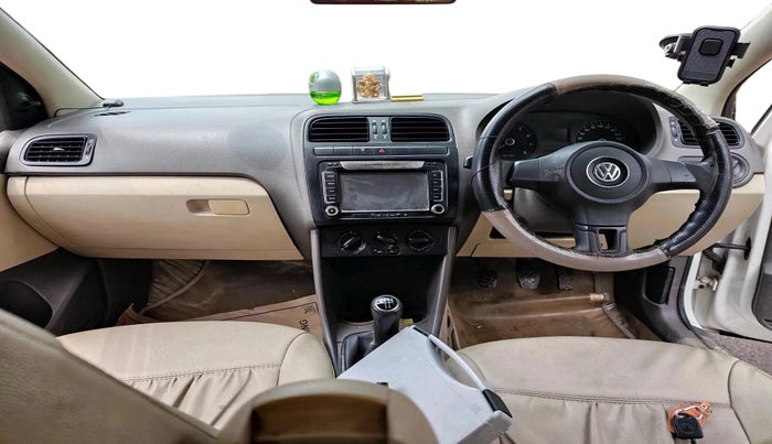 2011 Volkswagen Vento TRENDLINE 1.6, Petrol, Manual, 75,701 km, interior