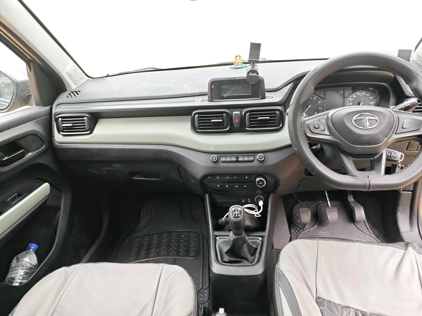 2022 Tata PUNCH ADVENTURE MT, Petrol, Manual, 32,489 km, interior
