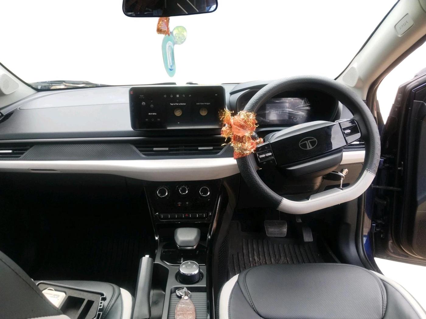 2025 Tata NEXON  Pure Plus 1.2 Petrol AMT, Petrol, Automatic, 2,300 km, interior