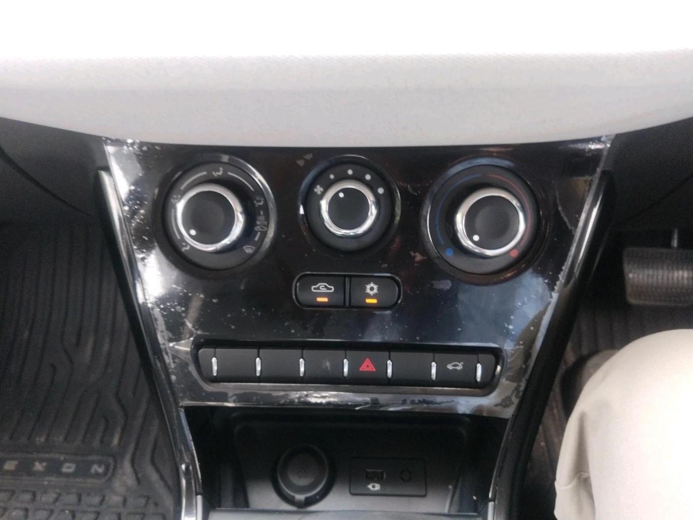 2025 Tata NEXON  Pure Plus 1.2 Petrol AMT, Petrol, Automatic, 2,300 km, interior