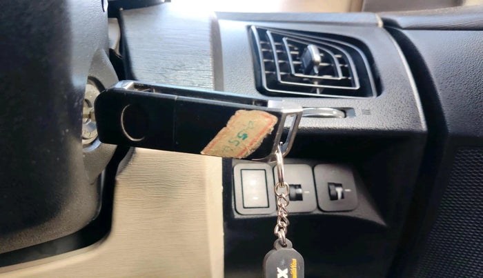 2017 Mahindra XUV500 W6, Diesel, Manual, 1,81,904 km, interior