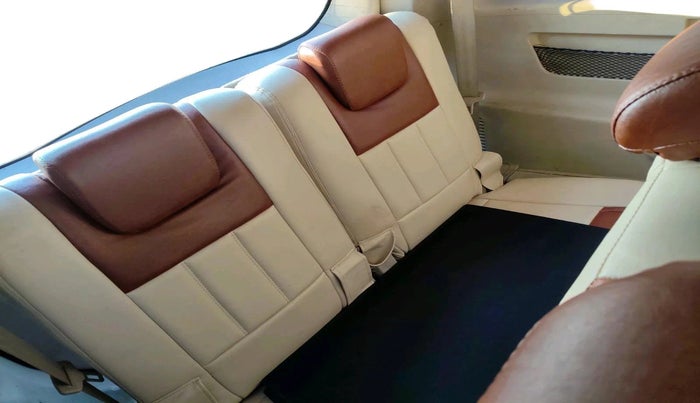 2017 Mahindra XUV500 W6, Diesel, Manual, 1,81,904 km, interior