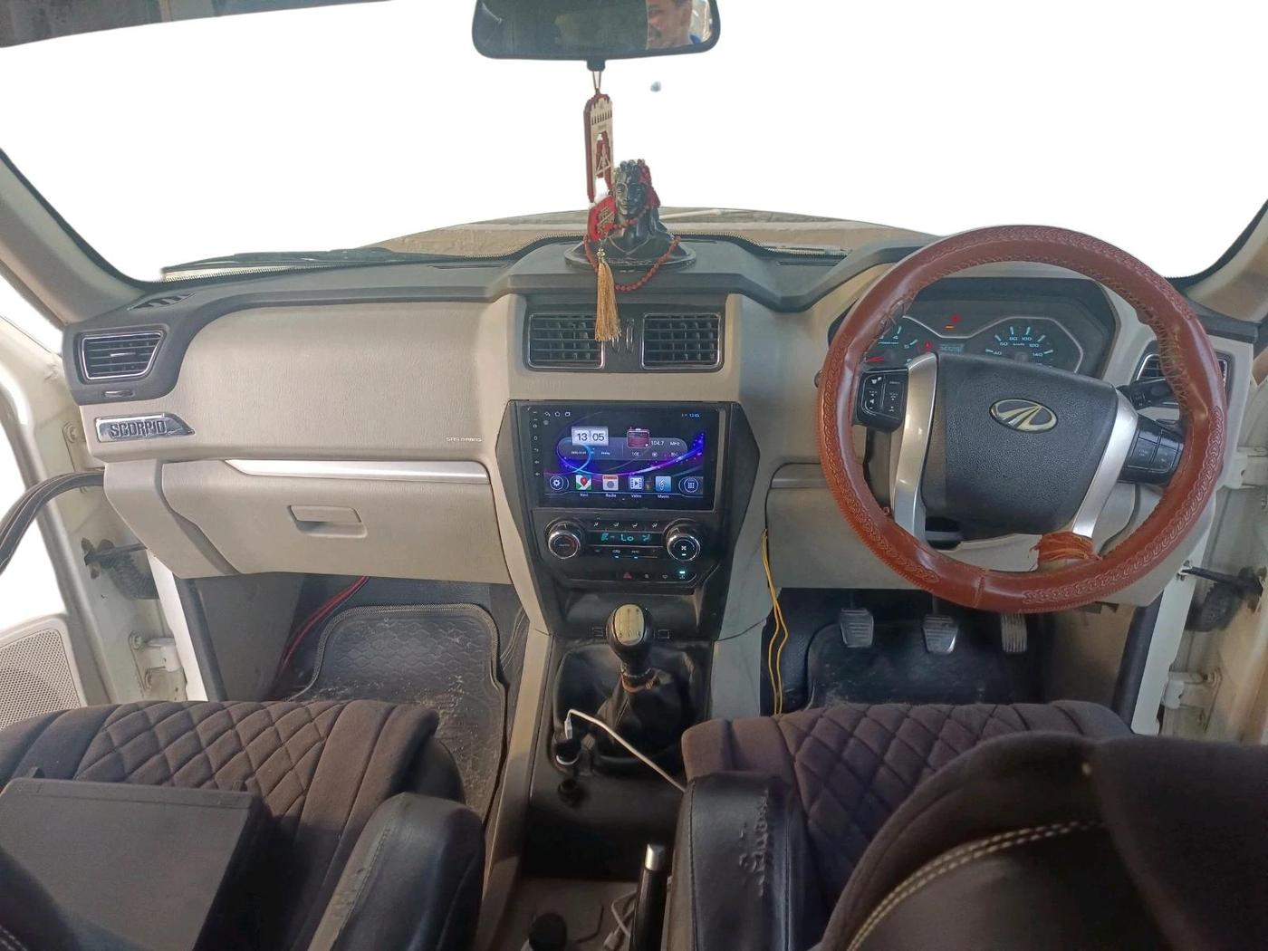 2017 Mahindra Scorpio S10, Diesel, Manual, 95,333 km, interior