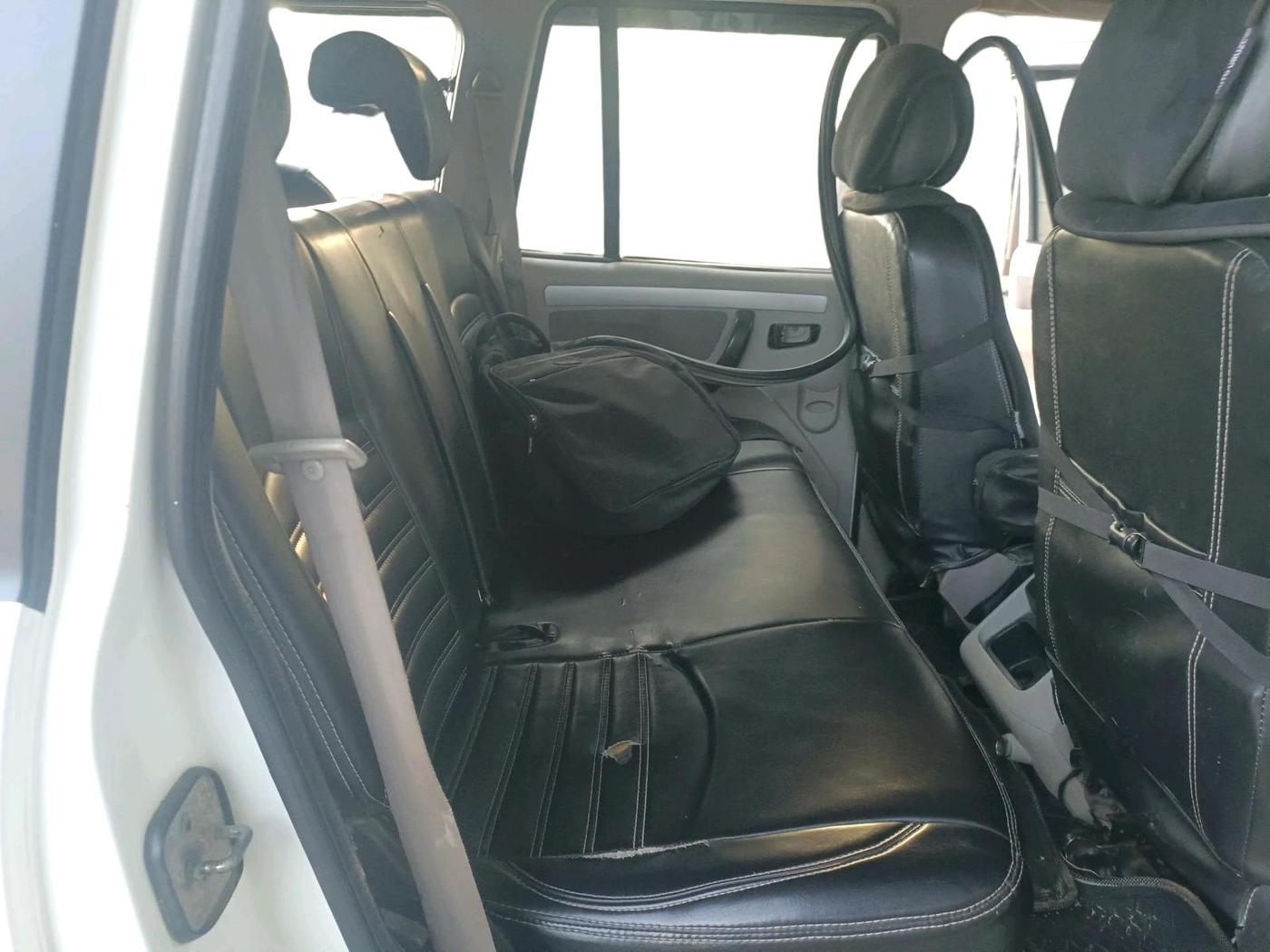 2017 Mahindra Scorpio S10, Diesel, Manual, 95,333 km, interior