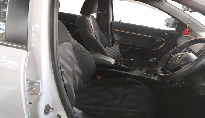 2021 Renault Kiger RXT (O) MT DUAL TONE, Petrol, Manual, 53,461 km, interior