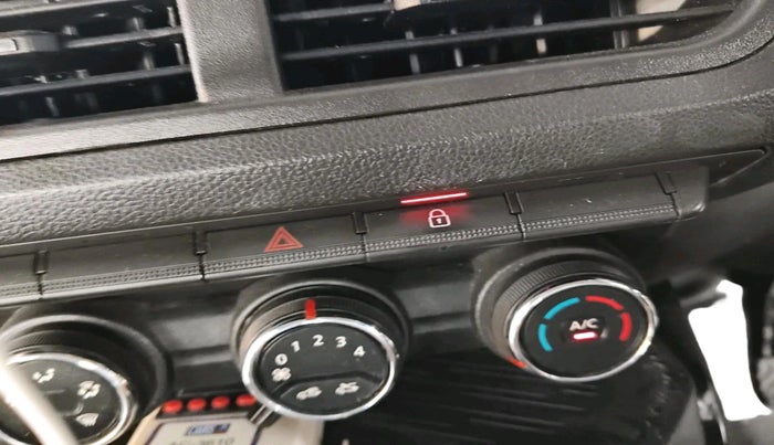 2021 Renault Kiger RXT (O) MT DUAL TONE, Petrol, Manual, 53,461 km, interior