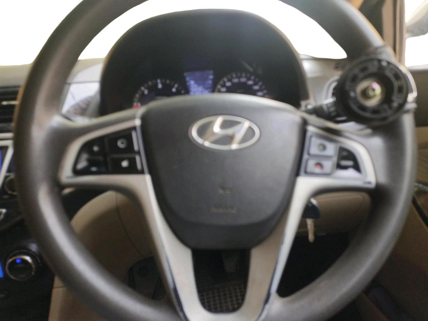 2011 Hyundai Verna FLUIDIC 1.6 CRDI EX, Diesel, Manual, 1,93,106 km, interior