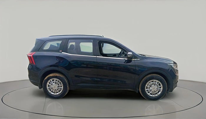 2022 Mahindra XUV700 MX P MT 5 STR, Petrol, Manual, 44,077 km, exterior