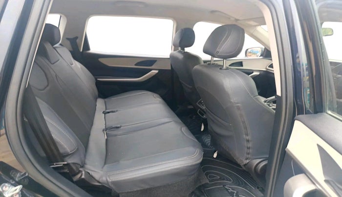 2022 Mahindra XUV700 MX P MT 5 STR, Petrol, Manual, 44,077 km, interior