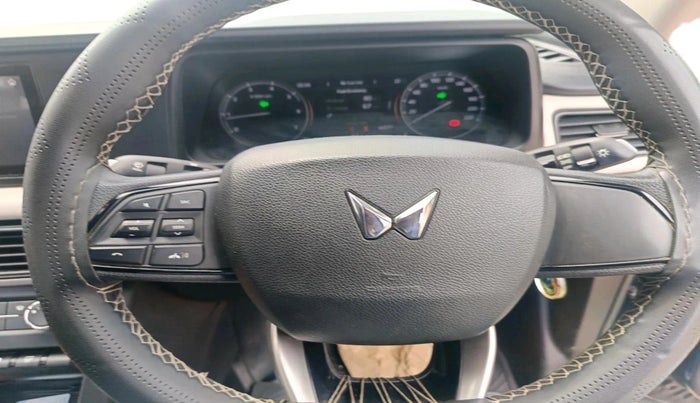 2022 Mahindra XUV700 MX P MT 5 STR, Petrol, Manual, 44,077 km, interior