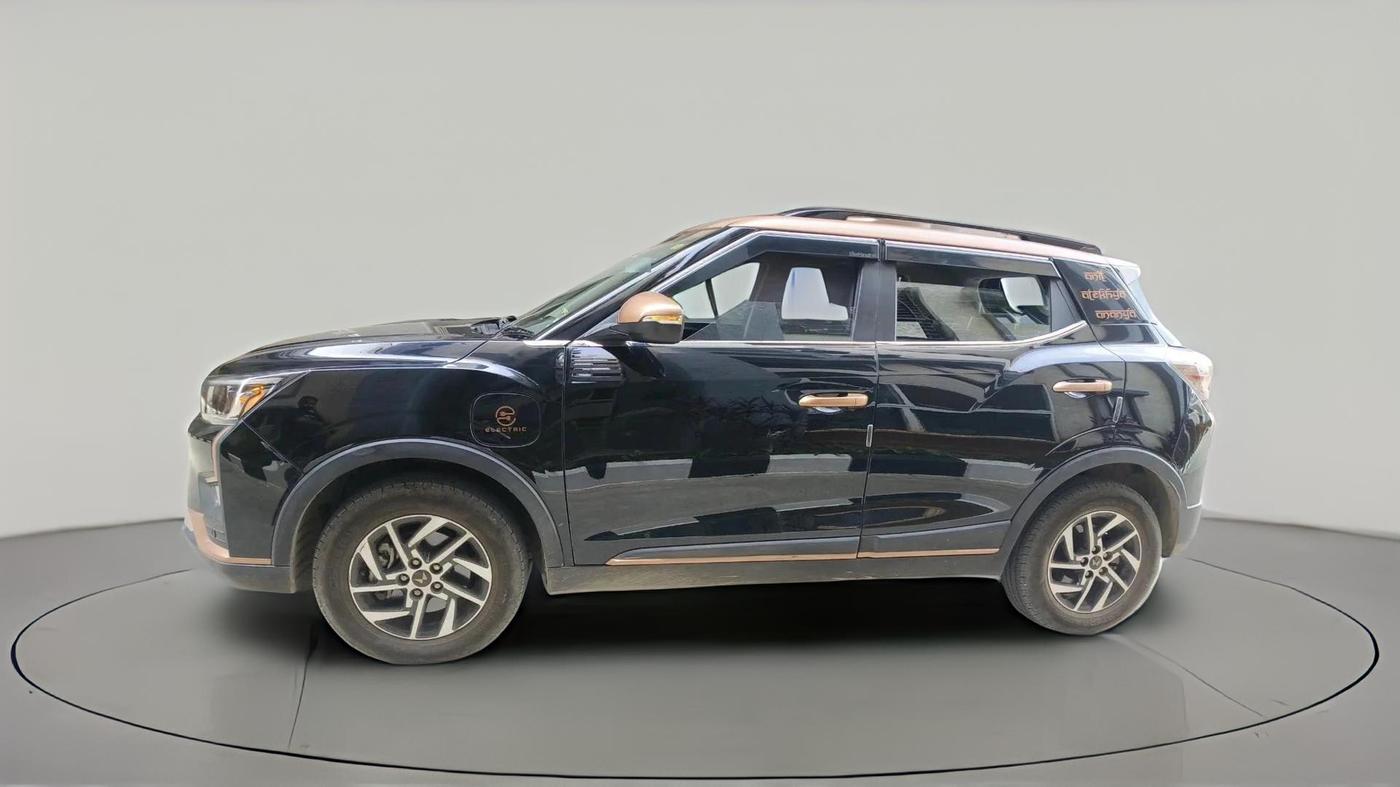 2023 Mahindra XUV400 EL 7.2 KW, Electric, Automatic, 11,181 km, exterior