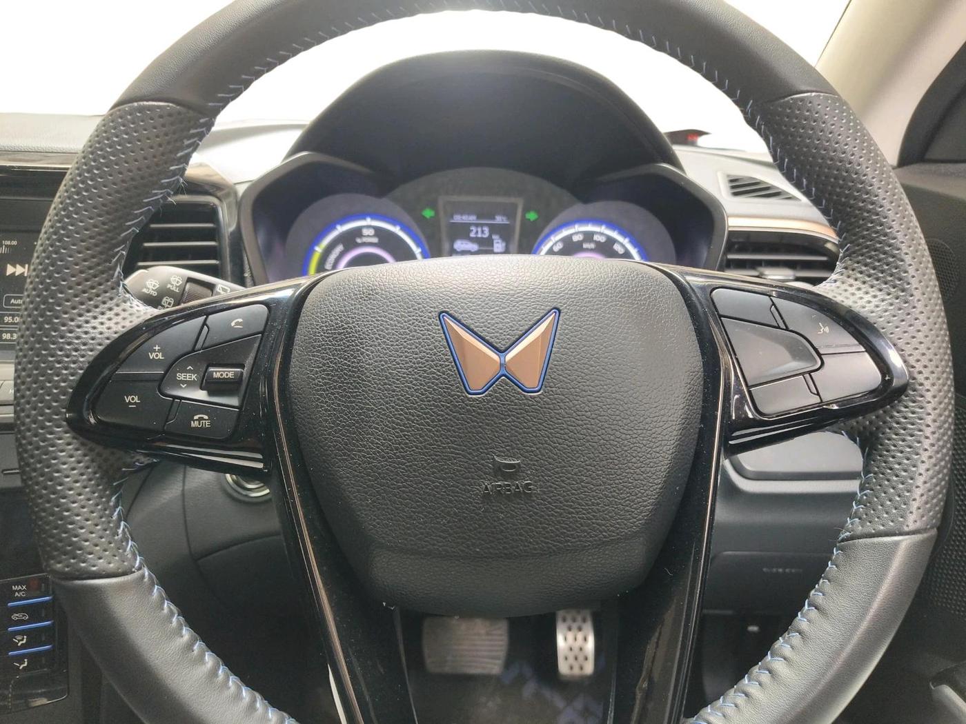 2023 Mahindra XUV400 EL 7.2 KW, Electric, Automatic, 11,181 km, interior