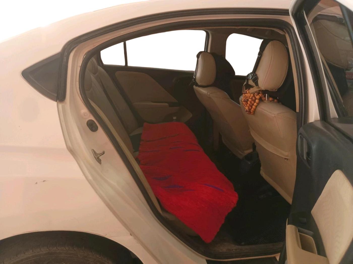 2014 Honda City 1.5L I-DTEC S, Diesel, Manual, 2,28,421 km, interior