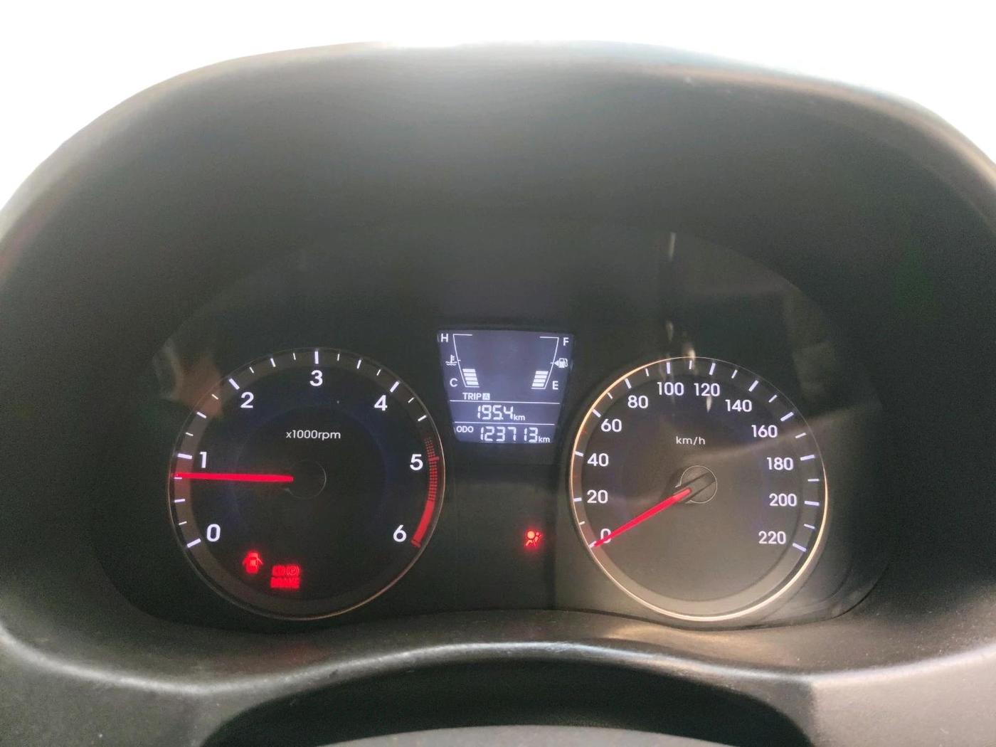 2012 Hyundai Verna FLUIDIC 1.6 CRDI EX, Diesel, Manual, 1,23,713 km, interior