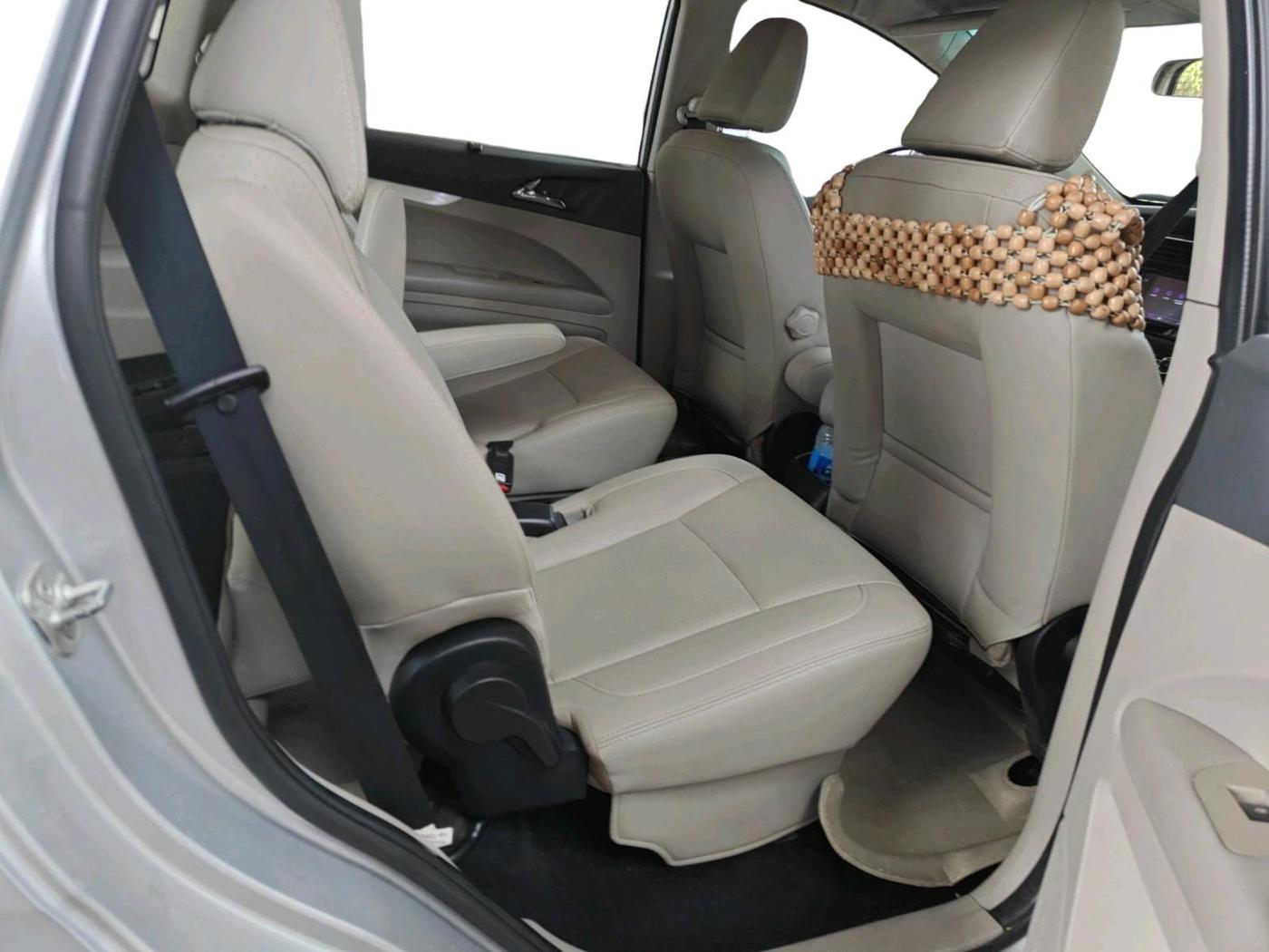 2018 Mahindra MARAZZO M8 7 STR, Diesel, Manual, 92,473 km, interior