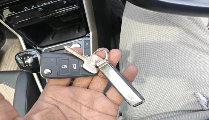 2023 Volkswagen VIRTUS TOPLINE TSI 1.0 MT, Petrol, Manual, 29,337 km, interior