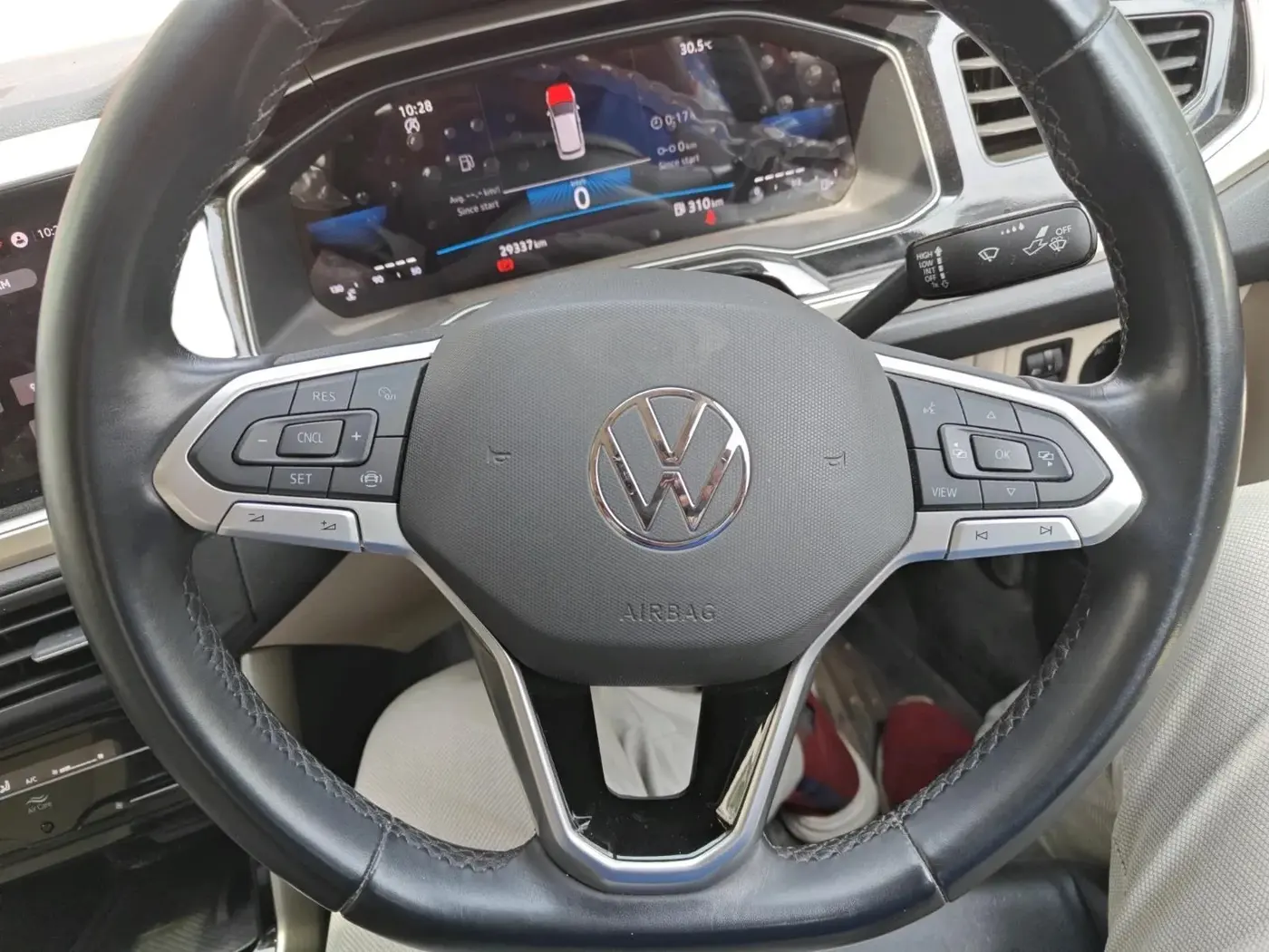 2023 Volkswagen VIRTUS TOPLINE TSI 1.0 MT, Petrol, Manual, 29,337 km, interior