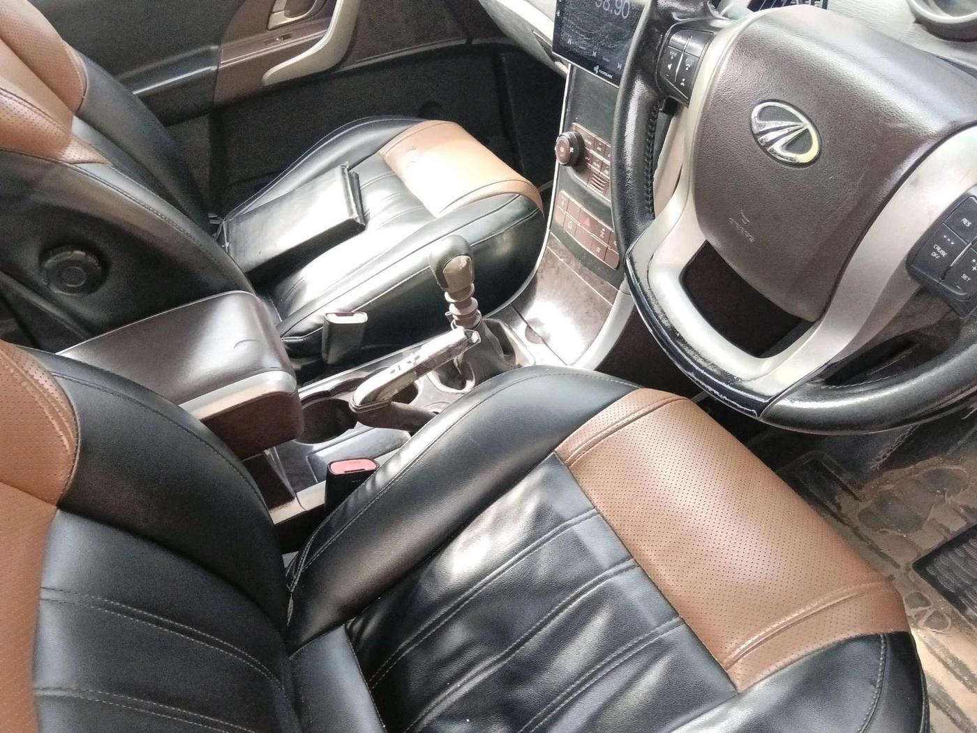 2013 Mahindra XUV500 W8, Diesel, Manual, 1,21,653 km, interior