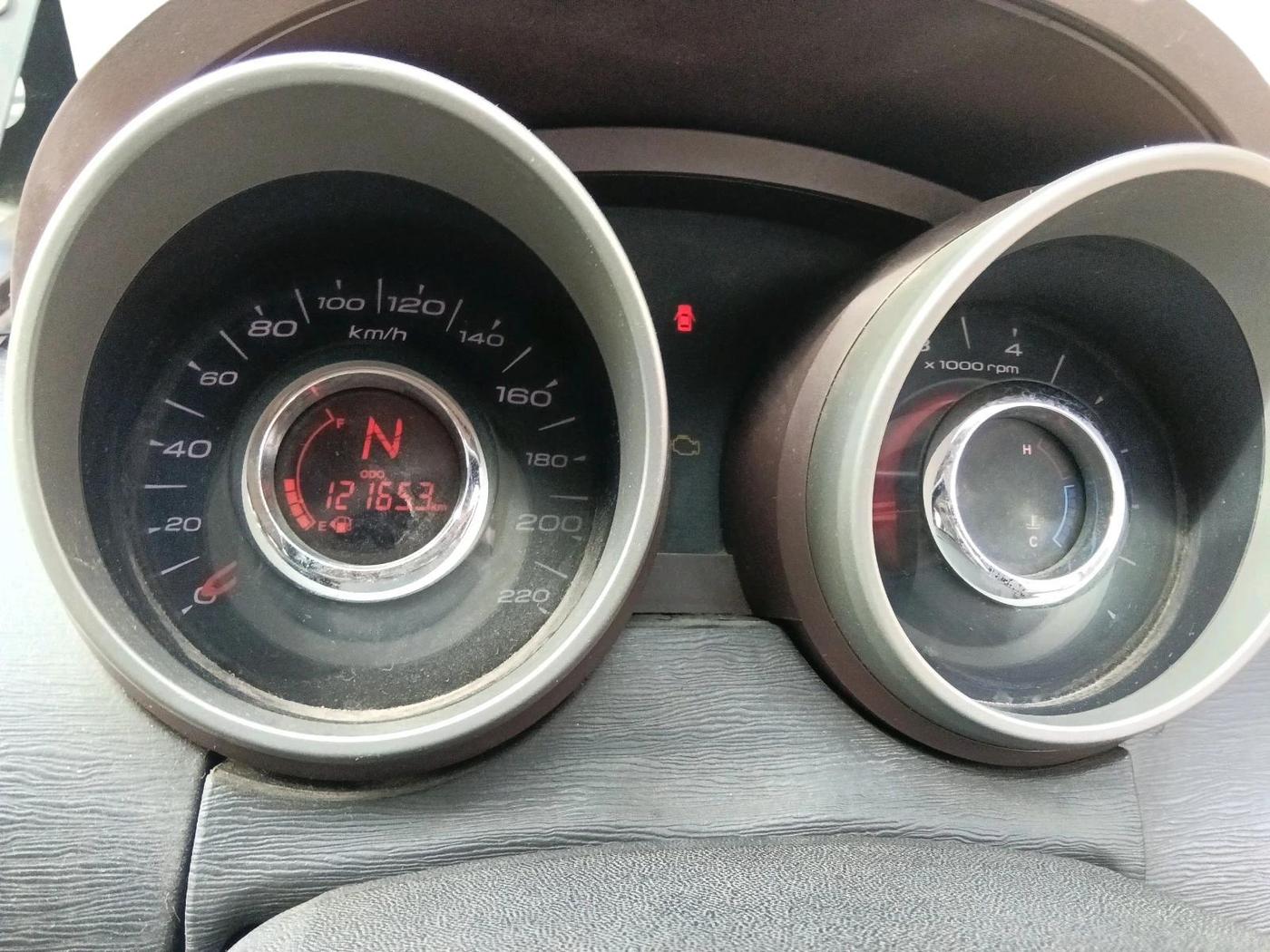 2013 Mahindra XUV500 W8, Diesel, Manual, 1,21,653 km, interior