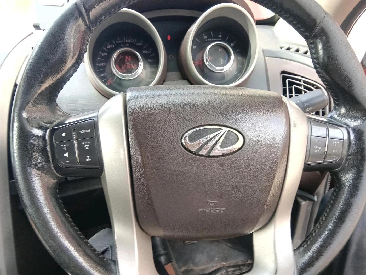 2013 Mahindra XUV500 W8, Diesel, Manual, 1,21,653 km, interior