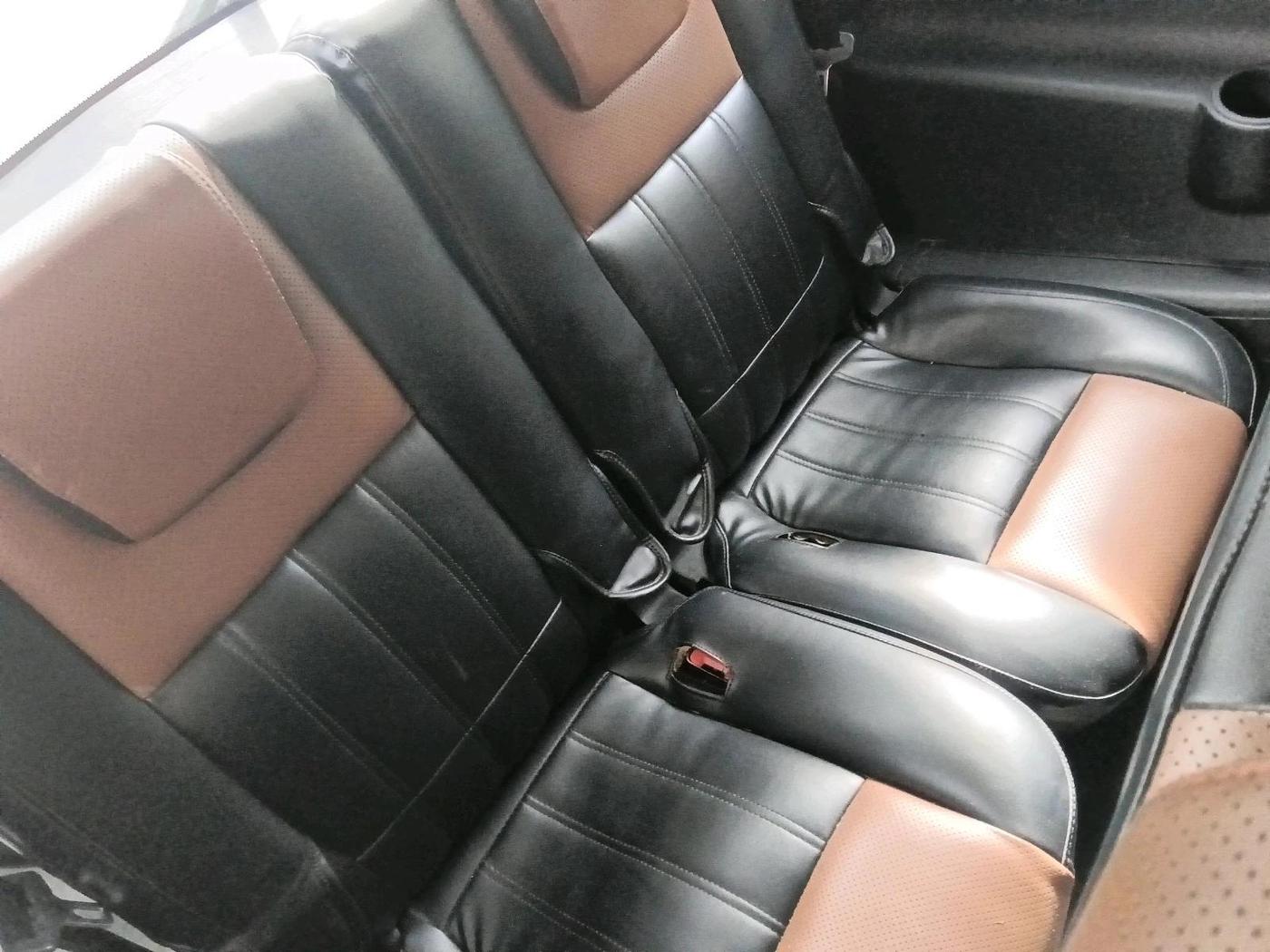 2013 Mahindra XUV500 W8, Diesel, Manual, 1,21,653 km, interior