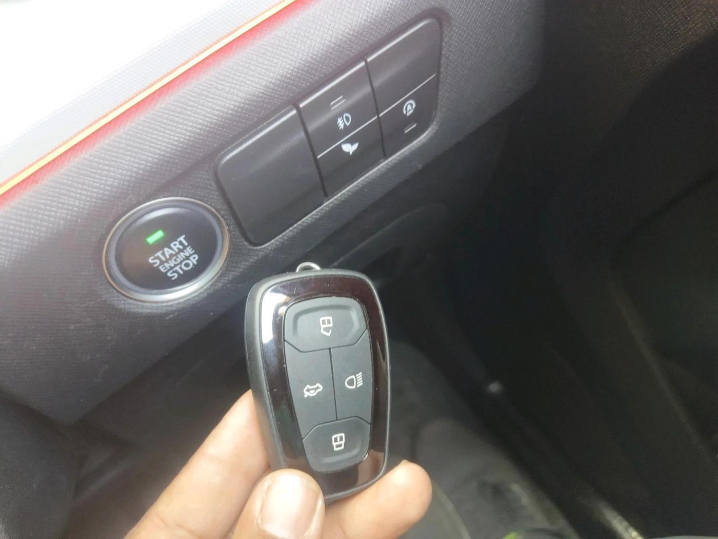2022 Tata PUNCH CREATIVE  MT, Petrol, Manual, 52,861 km, interior
