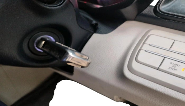 2022 Mahindra XUV300 W6 1.2 PETROL, Petrol, Manual, 45,301 km, interior