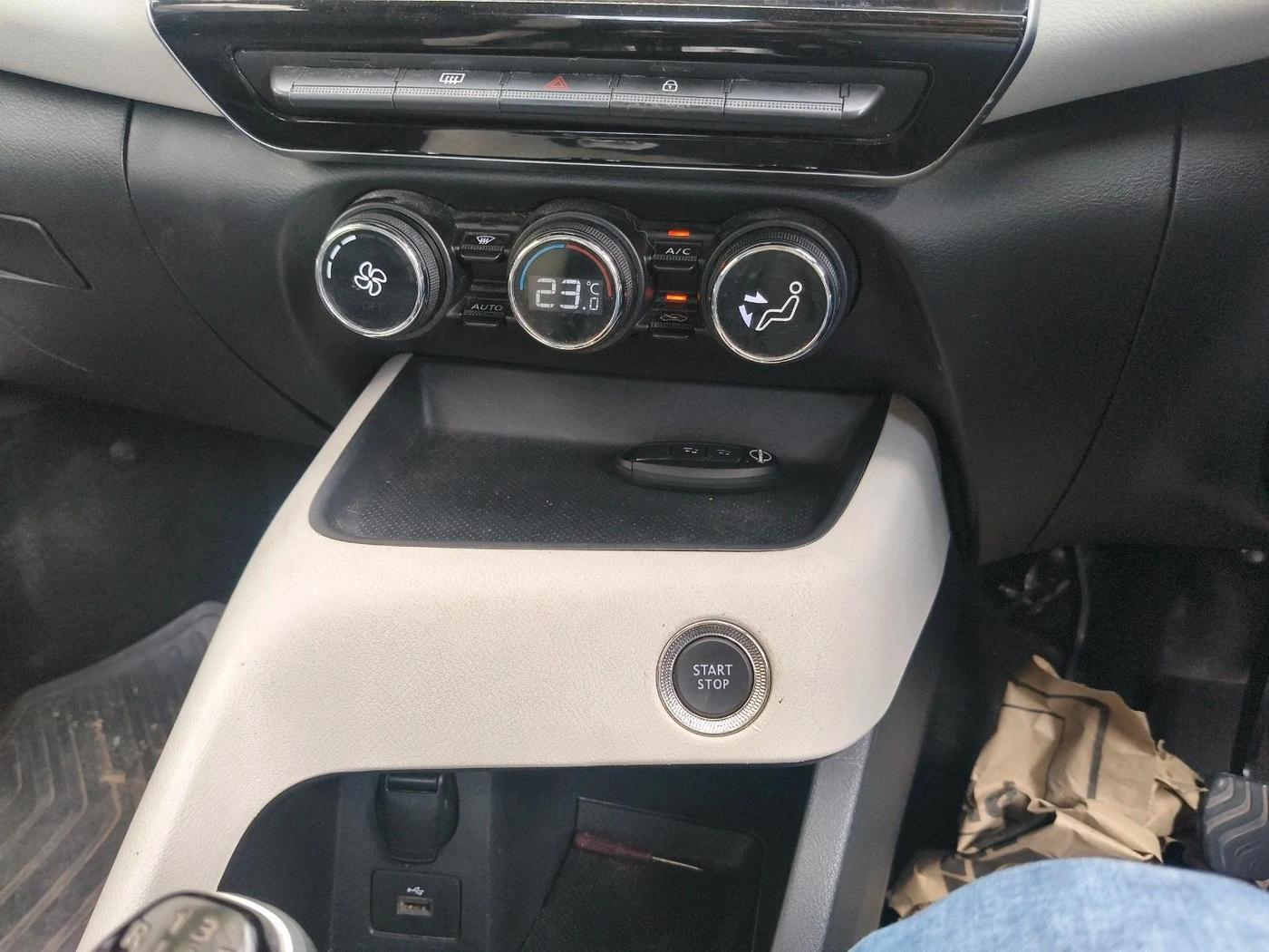 2021 Nissan MAGNITE XV MT, Petrol, Manual, 37,876 km, interior