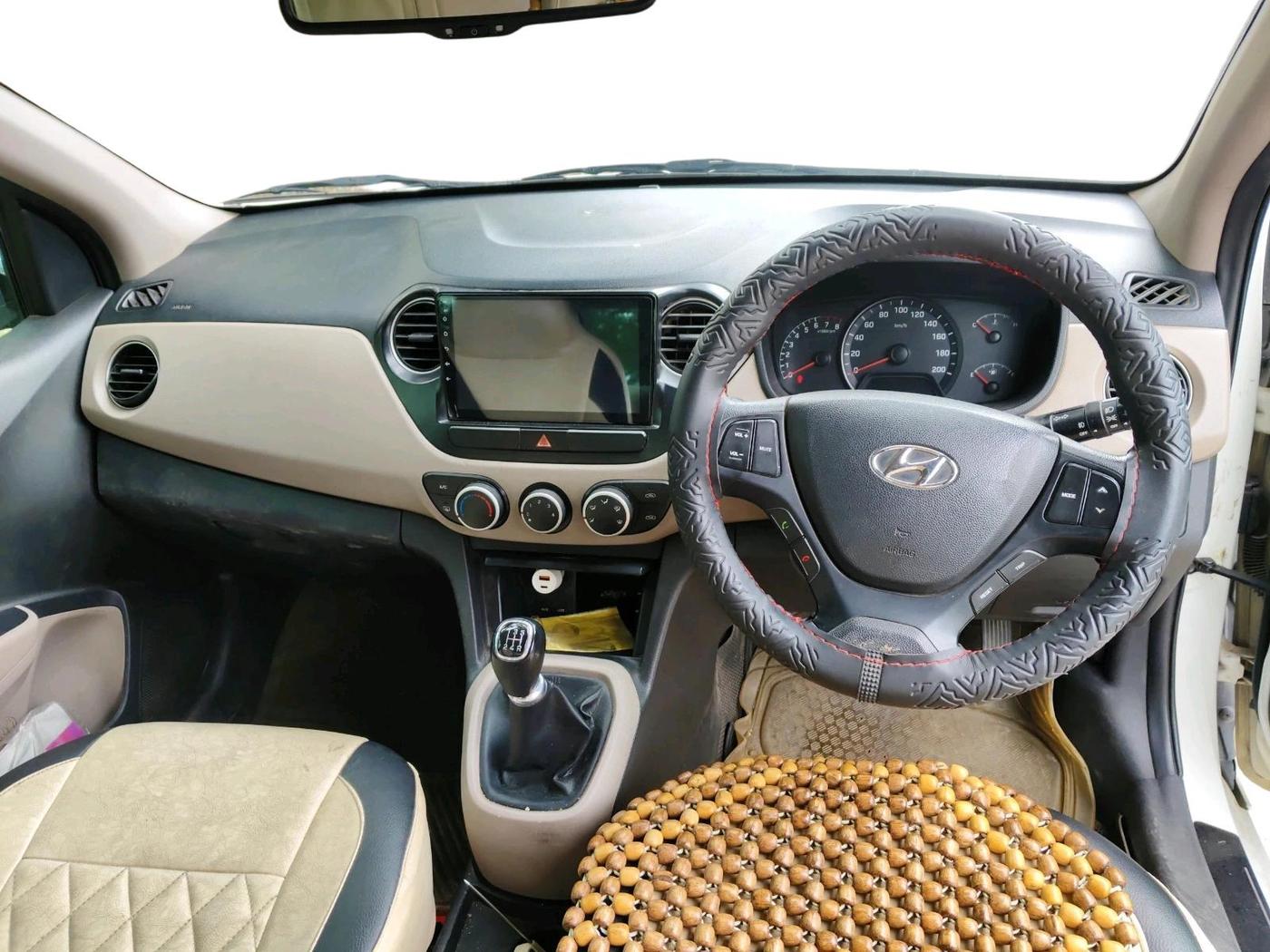 2016 Hyundai Xcent SX 1.2, CNG, Manual, 1,32,936 km, interior