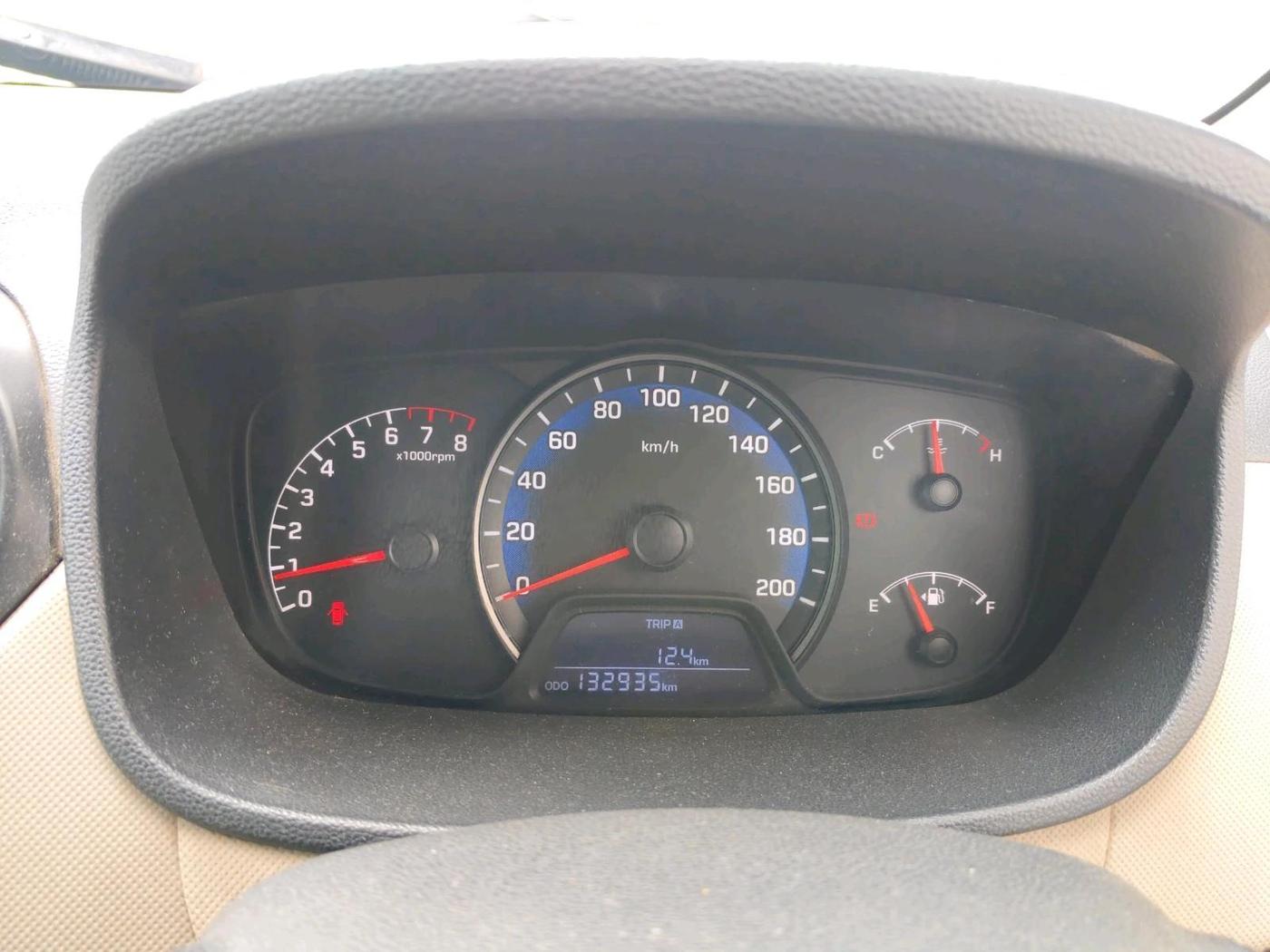 2016 Hyundai Xcent SX 1.2, CNG, Manual, 1,32,936 km, interior