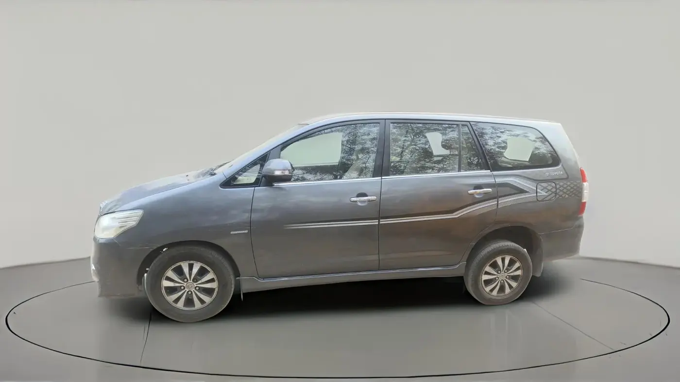 2015 Toyota Innova 2.5 VX 7 STR, Diesel, Manual, 1,22,629 km, exterior