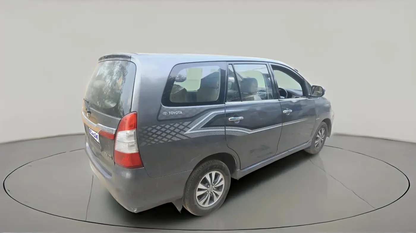 2015 Toyota Innova 2.5 VX 7 STR, Diesel, Manual, 1,22,629 km, exterior