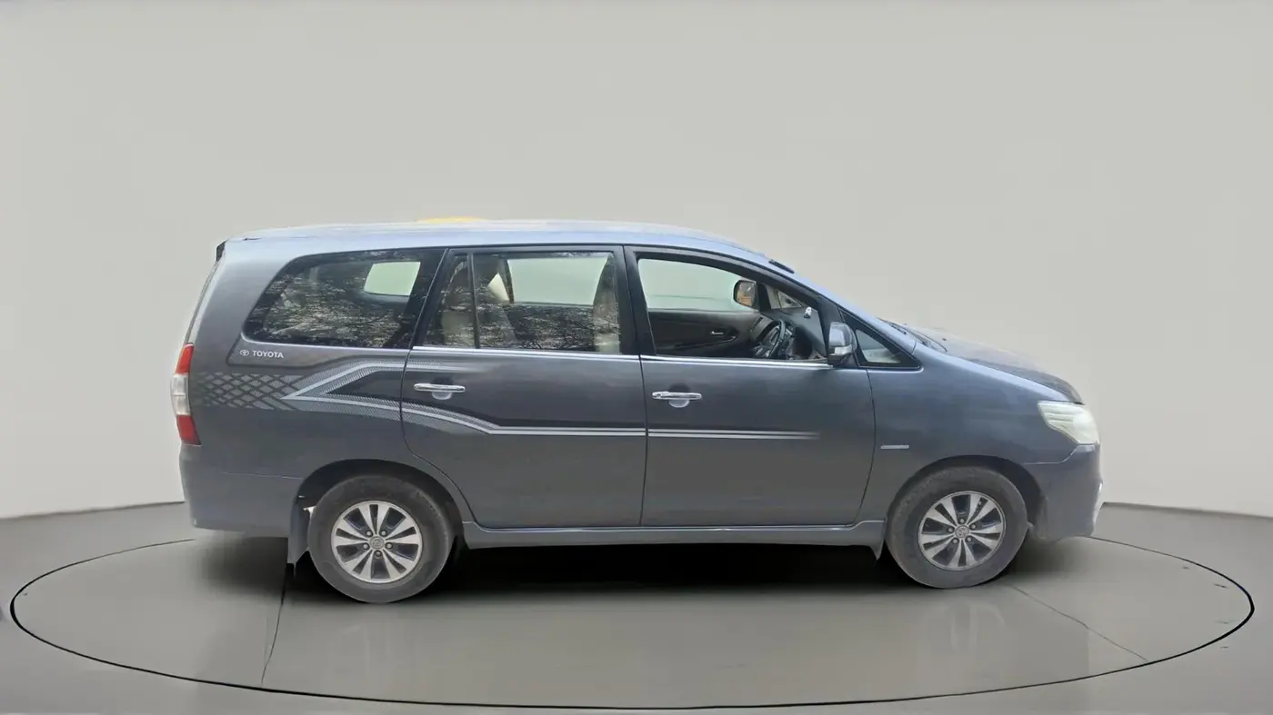 2015 Toyota Innova 2.5 VX 7 STR, Diesel, Manual, 1,22,629 km, exterior