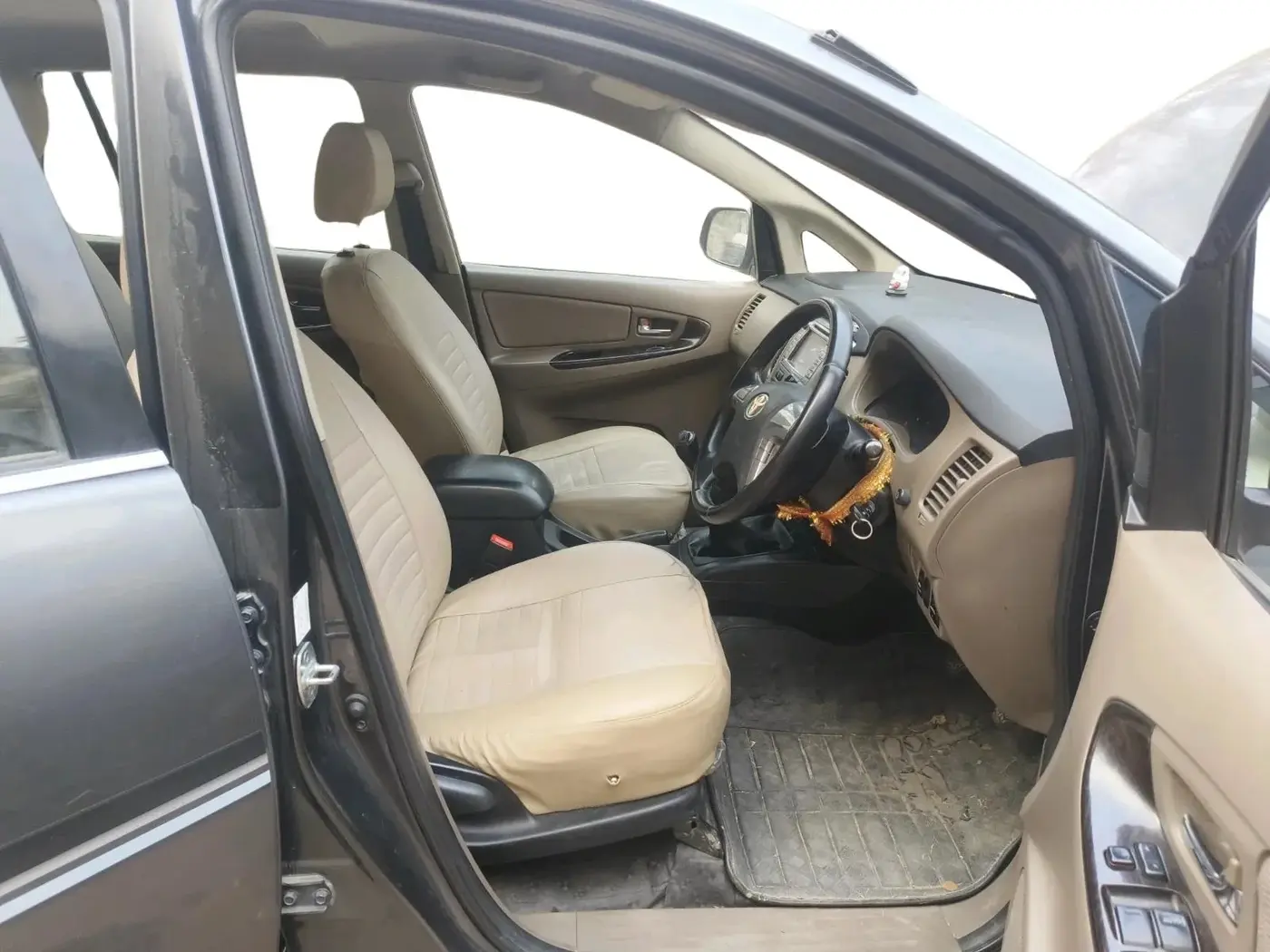 2015 Toyota Innova 2.5 VX 7 STR, Diesel, Manual, 1,22,629 km, interior