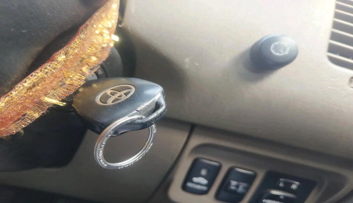 2015 Toyota Innova 2.5 VX 7 STR, Diesel, Manual, 1,22,629 km, interior