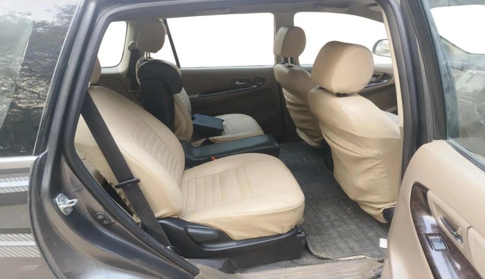 2015 Toyota Innova 2.5 VX 7 STR, Diesel, Manual, 1,22,629 km, interior