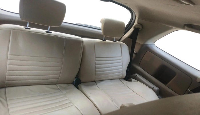 2015 Toyota Innova 2.5 VX 7 STR, Diesel, Manual, 1,22,629 km, interior