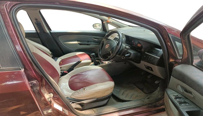 2014 Fiat Punto EVO ACTIVE 1.3 MULTIJET, Diesel, Manual, 1,70,001 km, interior