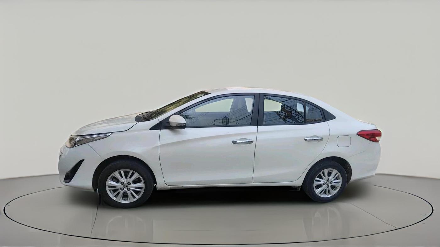 2018 Toyota YARIS VX CVT, Petrol, Automatic, 61,500 km, exterior