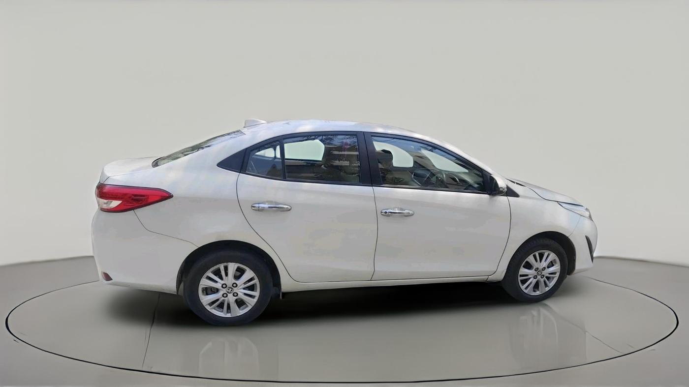 2018 Toyota YARIS VX CVT, Petrol, Automatic, 61,500 km, exterior