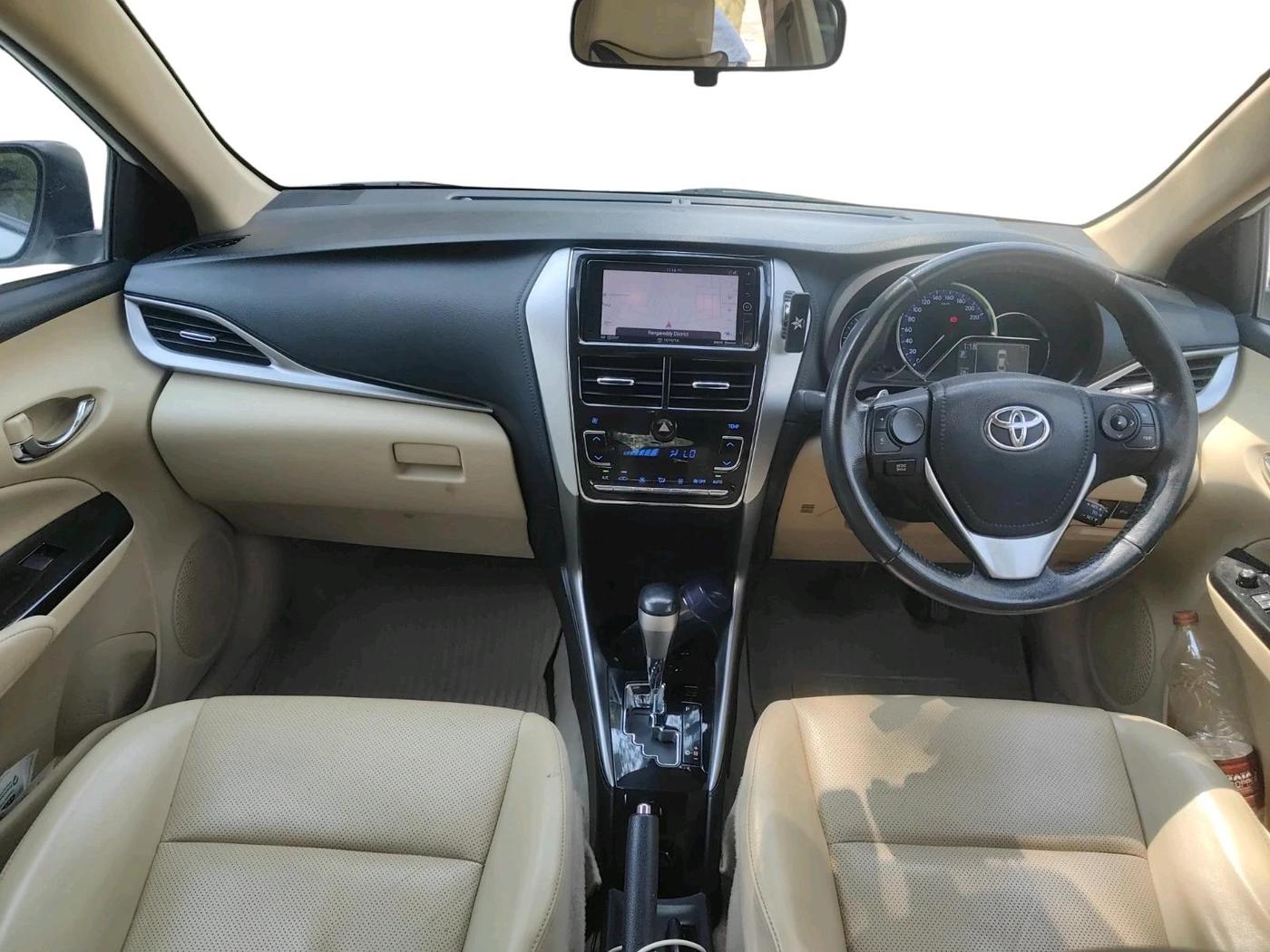 2018 Toyota YARIS VX CVT, Petrol, Automatic, 61,500 km, interior