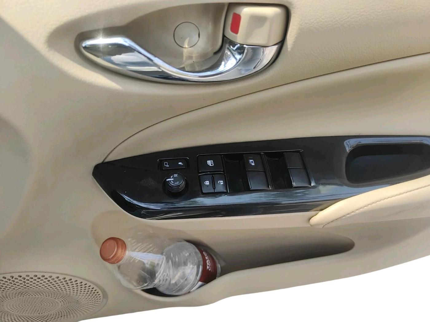 2018 Toyota YARIS VX CVT, Petrol, Automatic, 61,500 km, interior